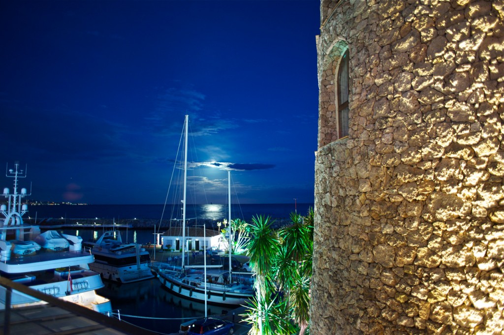 nightlife-on-puerto-banus-marina-panoramic-villas